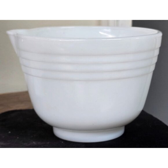 Pyrex Ribbed Mixing Bowl #37 with Spout White Milk Glass - Picture 1 of 8
